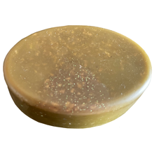 Load image into Gallery viewer, vegan let it grow conditioner bar suitable for all hair types. Saw Palmetto, Ginkgo Biloba and Pumpkin Seed
