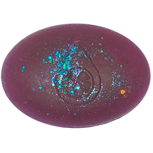Load image into Gallery viewer, vegan silky violet conditioner bar suitable for all hair types. Kokum Butter, Lavender and Argan
