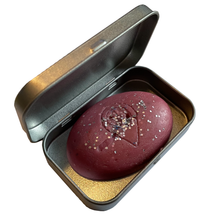 Load image into Gallery viewer, vegan silky violet conditioner bar in slimline conditioner bar tin. suitable for all hair types. Kokum Butter, Lavender and Argan