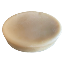 Load image into Gallery viewer, vegan razzle dazzle conditioner bar suitable for all hair types. Shea Butter, Baobab, Oat Silk and Vitamins
